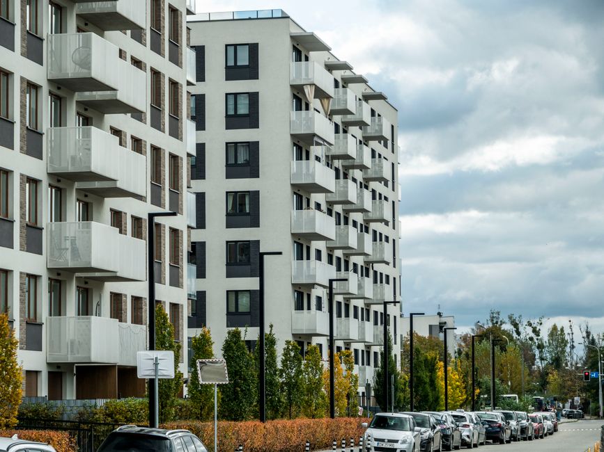 Kompleks stanova uz ulicu